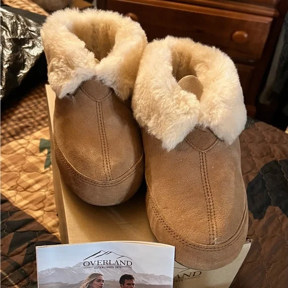 NIB Overland Suede Leather Sheepskin Slipper Booties Shoes Women’s 9 - Picture 1 of 5